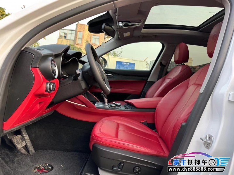 18年阿尔法·罗密欧Giulia轿车抵押车出售