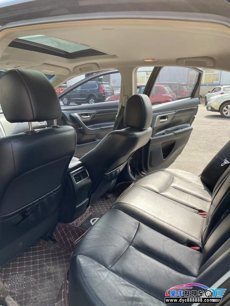 15年日产天籁轿车抵押车出售