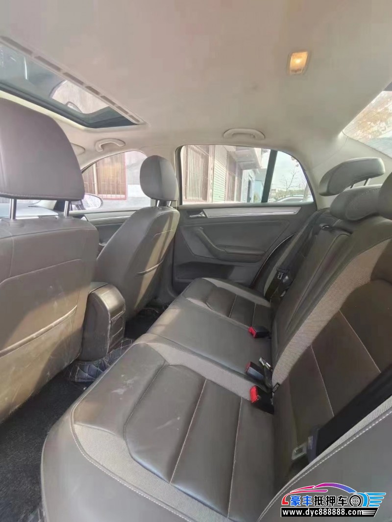 15年大众宝来轿车抵押车出售