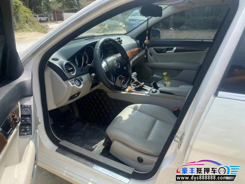 12年奔驰C级轿车抵押车出售