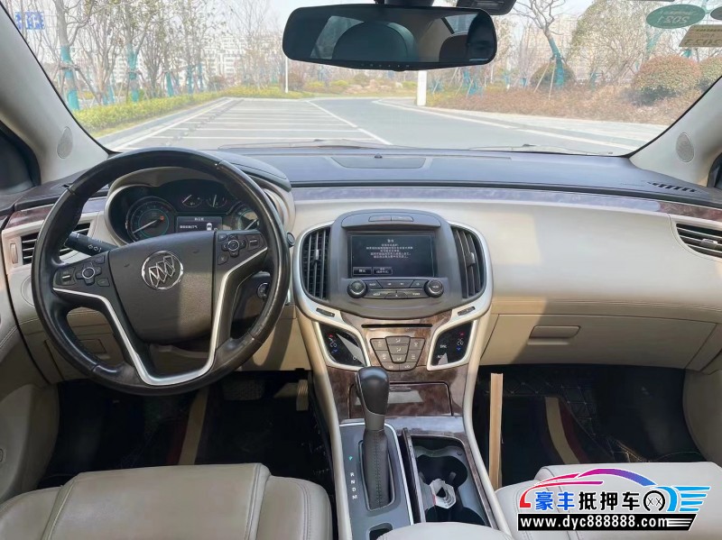 15年别克君越轿车抵押车出售