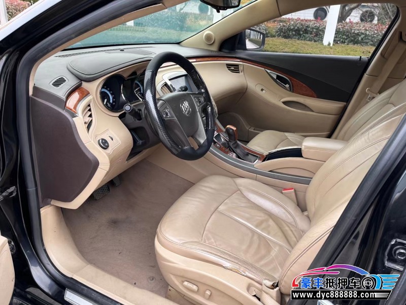 10年别克君越轿车抵押车出售