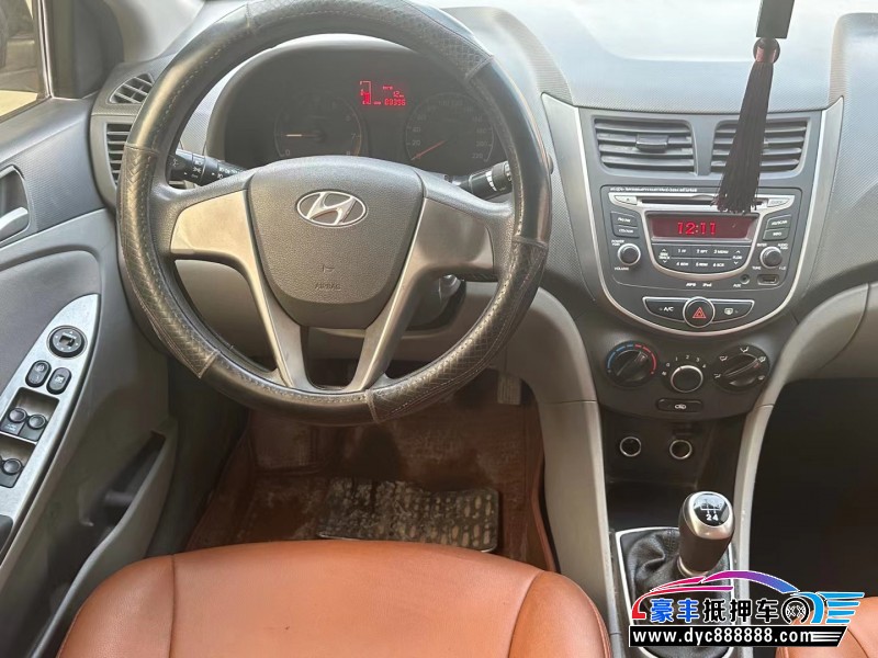 14年现代瑞纳轿车抵押车出售