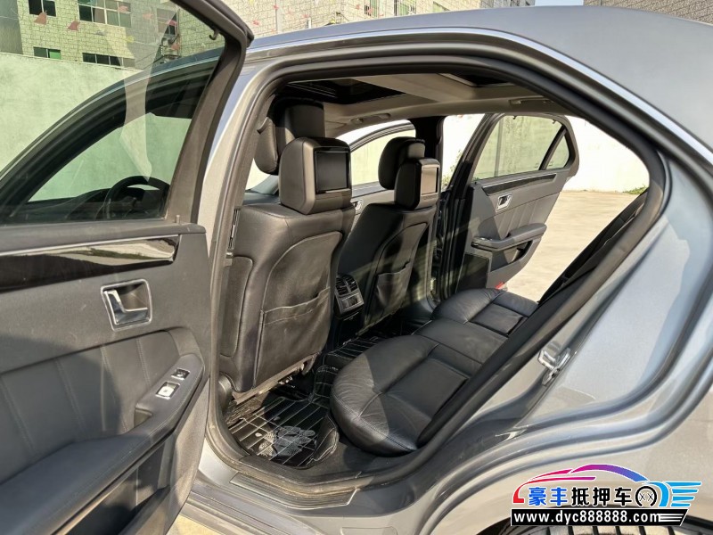 11年奔驰E级轿车抵押车出售