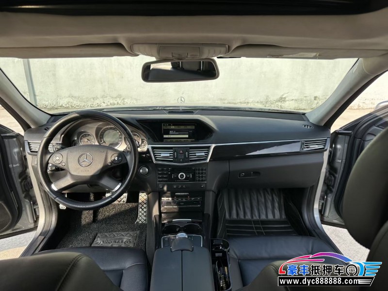 11年奔驰E级轿车抵押车出售