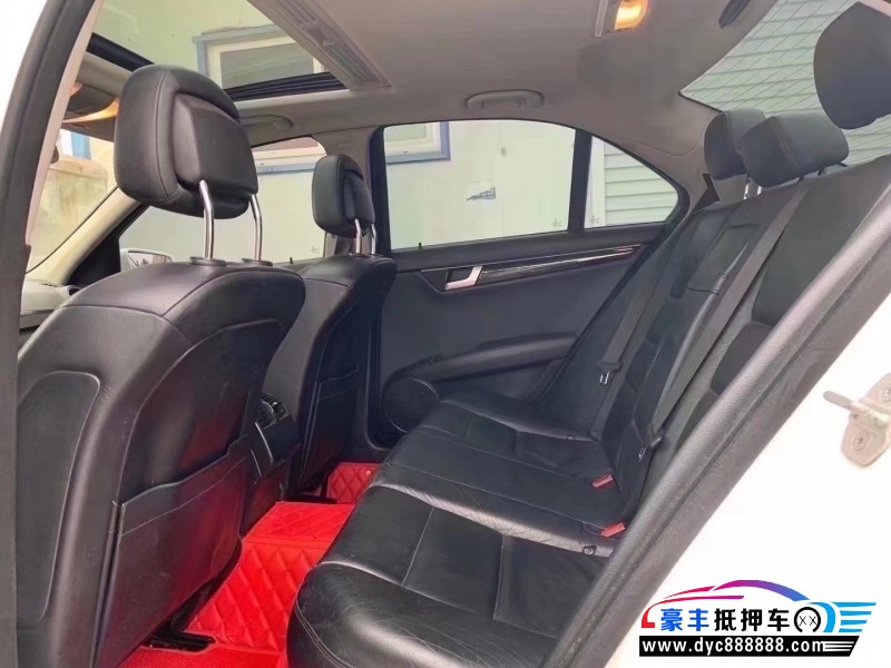 13年奔驰C轿车抵押车出售