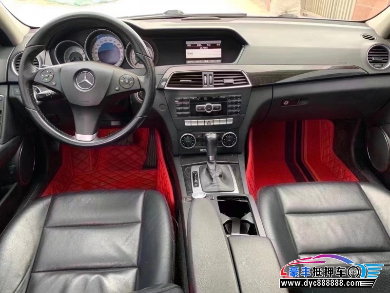 13年奔驰C轿车抵押车出售