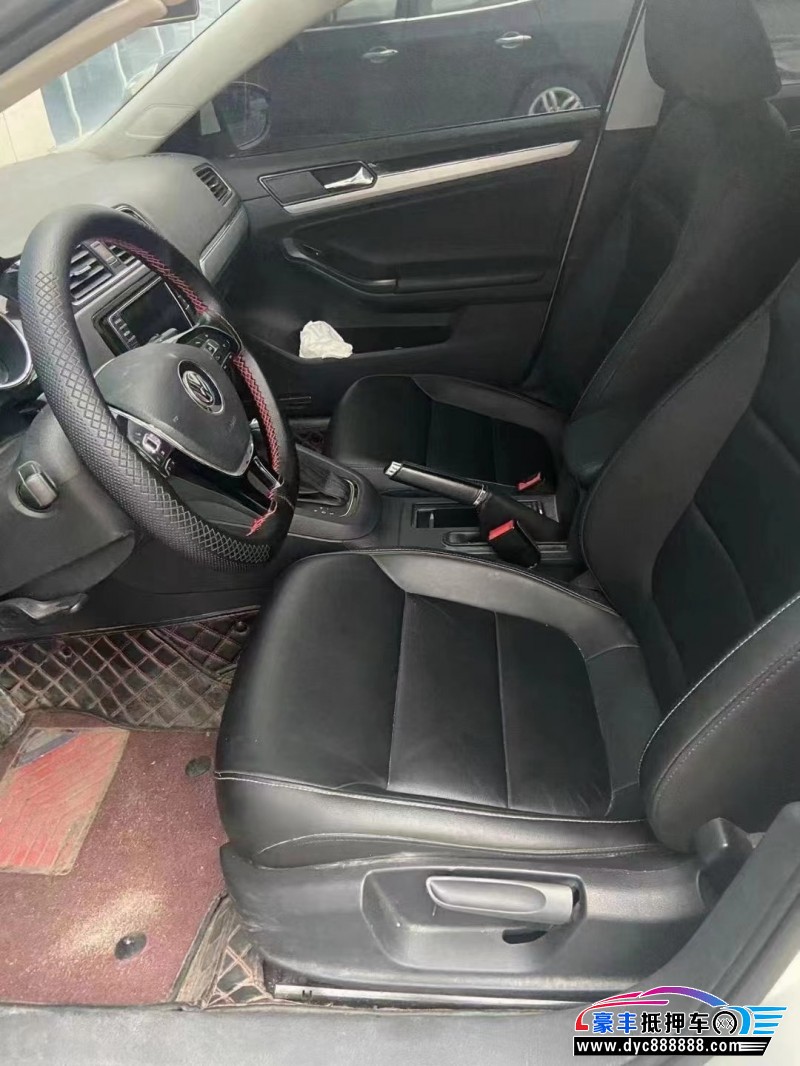 17年大众速腾轿车抵押车出售