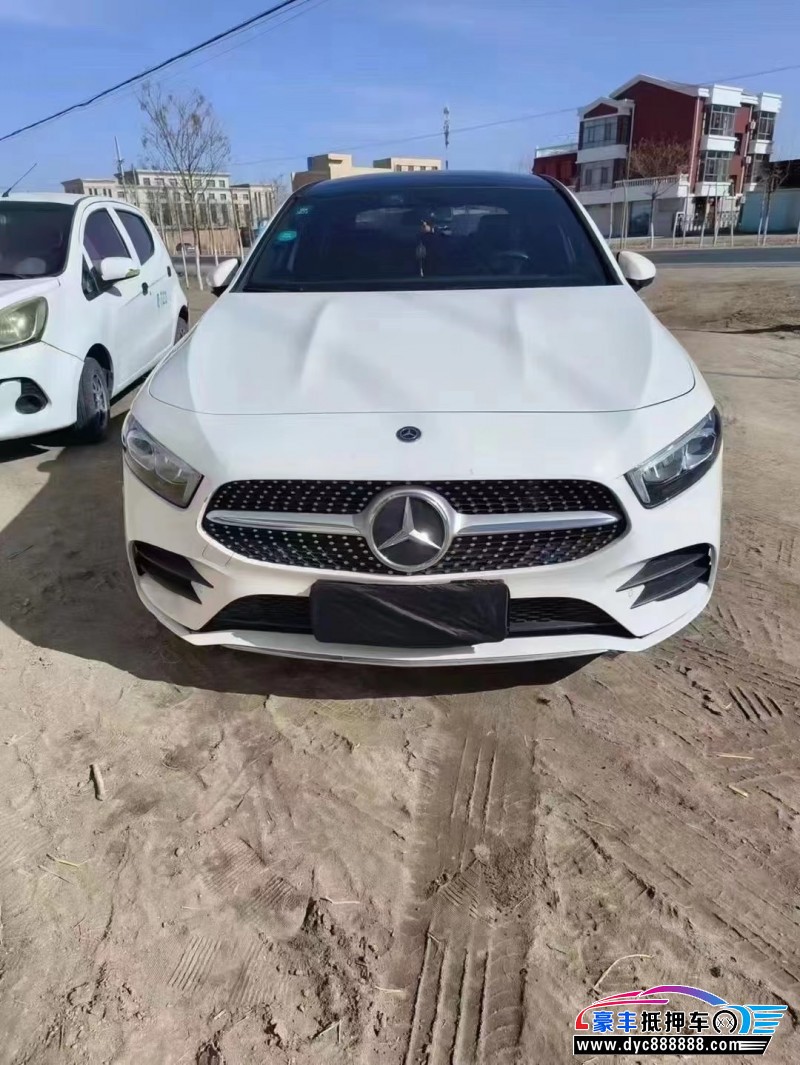 19年奔驰A轿车抵押车出售