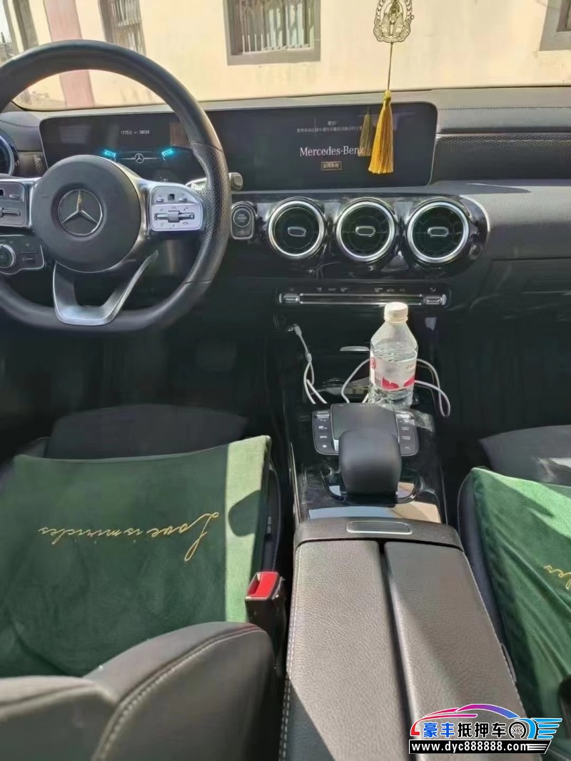 19年奔驰A轿车抵押车出售