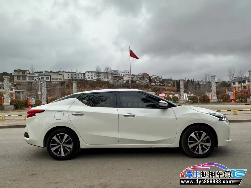 16年日产蓝鸟轿车抵押车出售