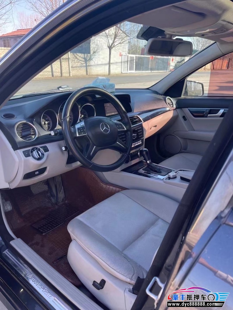 13年奔驰C级轿车抵押车出售