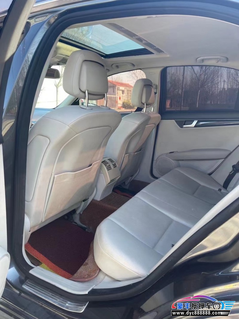 13年奔驰C级轿车抵押车出售