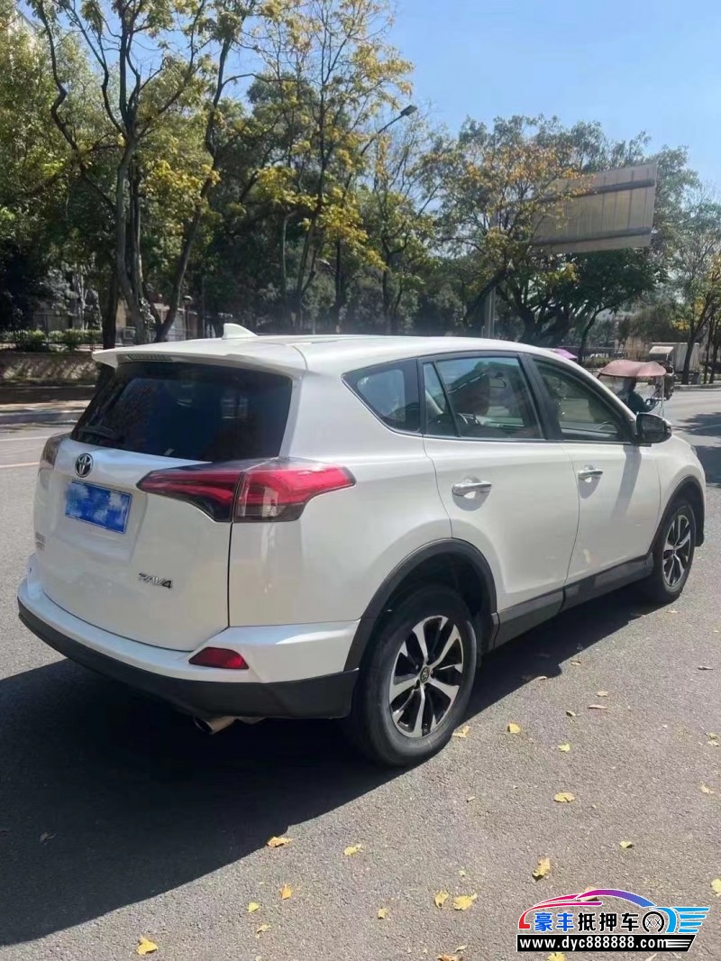 17年丰田RAV4轿车抵押车出售