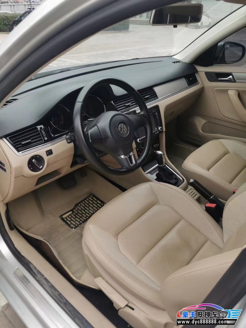 15年大众宝来轿车抵押车出售