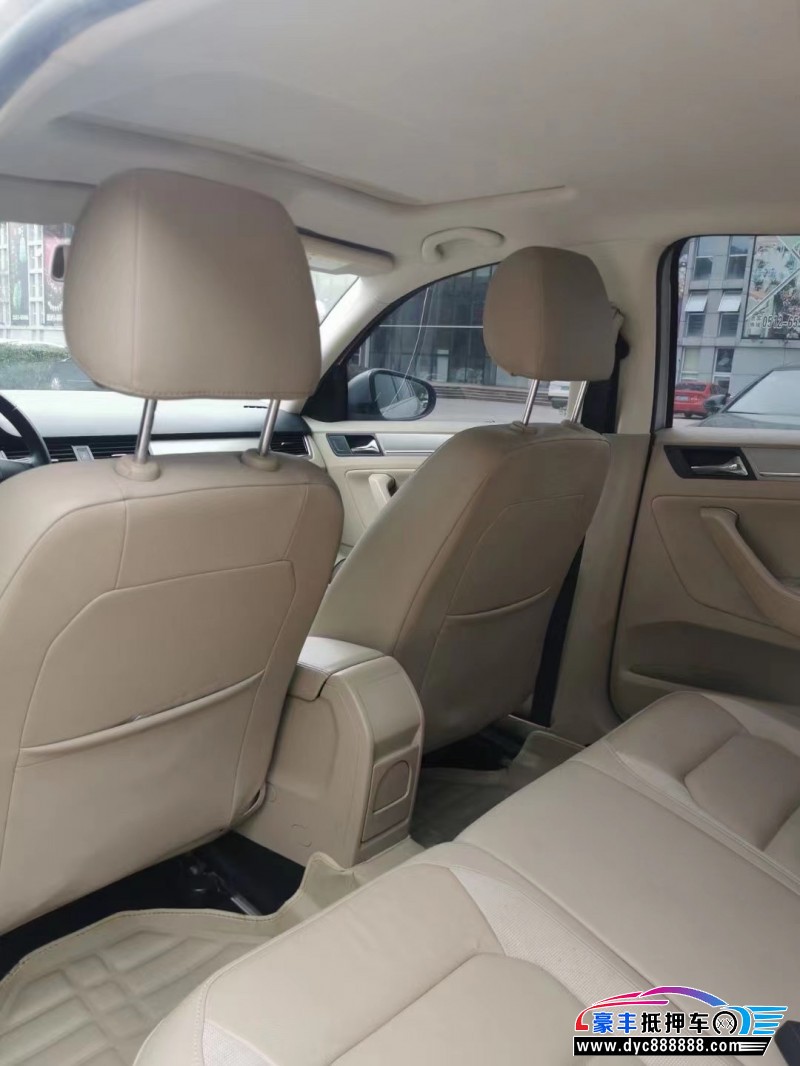 15年大众宝来轿车抵押车出售