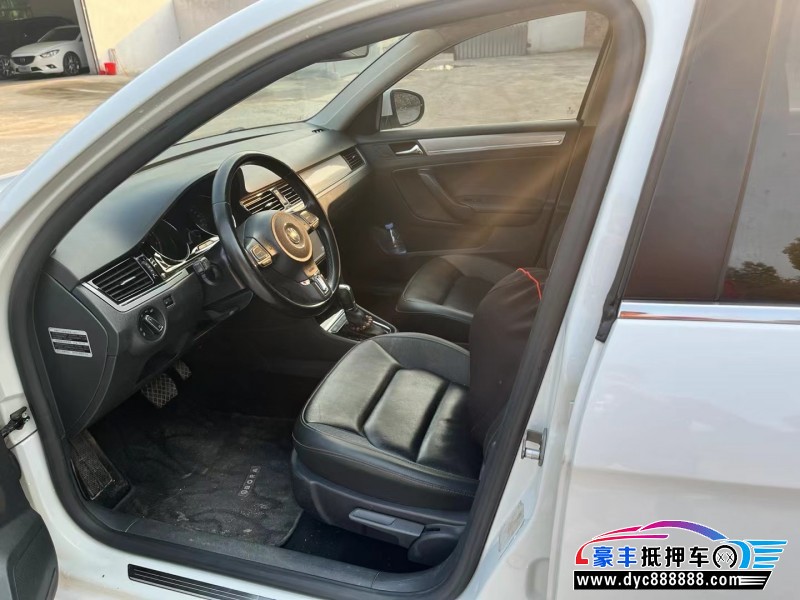 15年大众宝来轿车抵押车出售