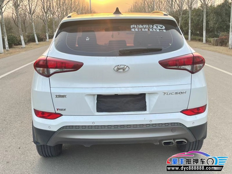 17年现代途胜轿车抵押车出售