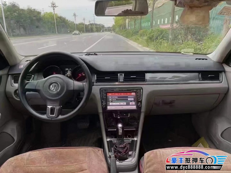 14年大众宝来轿车抵押车出售