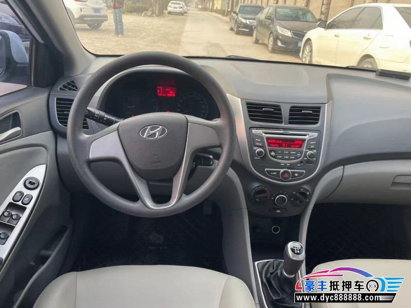 16年现代瑞纳轿车抵押车出售