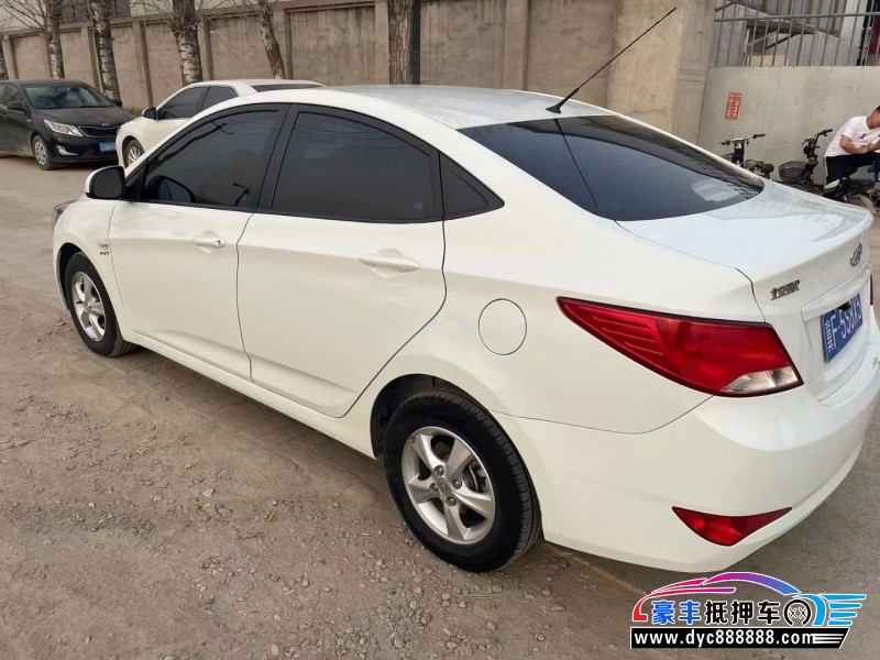 16年现代瑞纳轿车抵押车出售