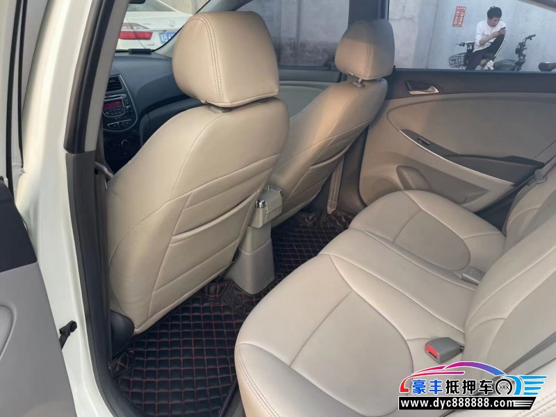 16年现代瑞纳轿车抵押车出售