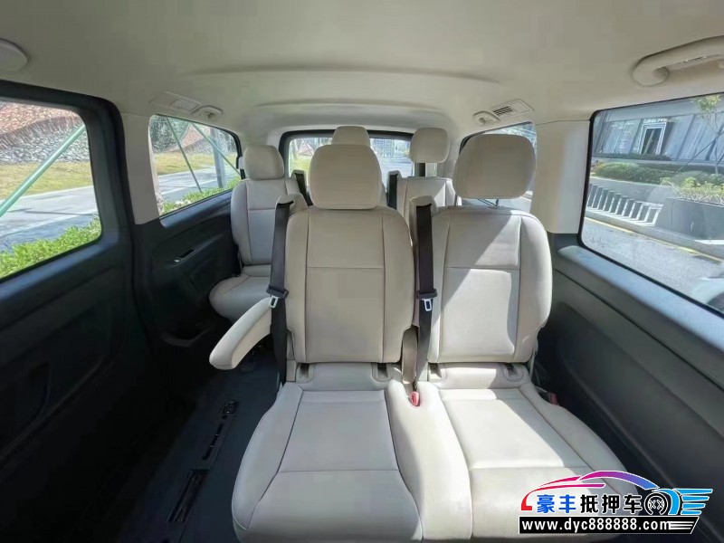 21年奔驰威霆轿车抵押车出售