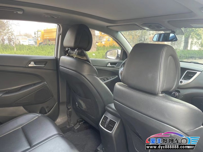 16年现代途胜轿车抵押车出售