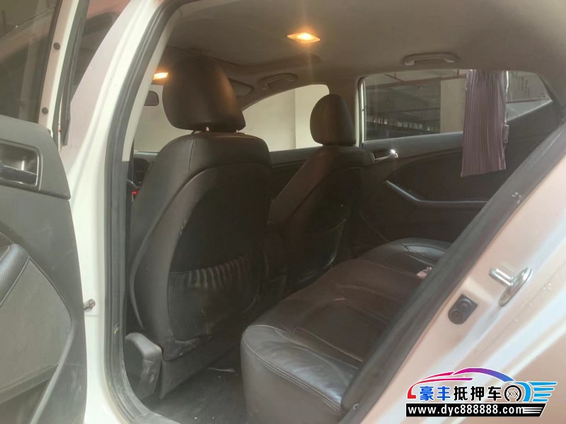 12年起亚K5轿车抵押车出售