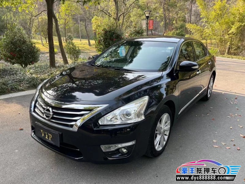 16年日产天籁轿车抵押车出售