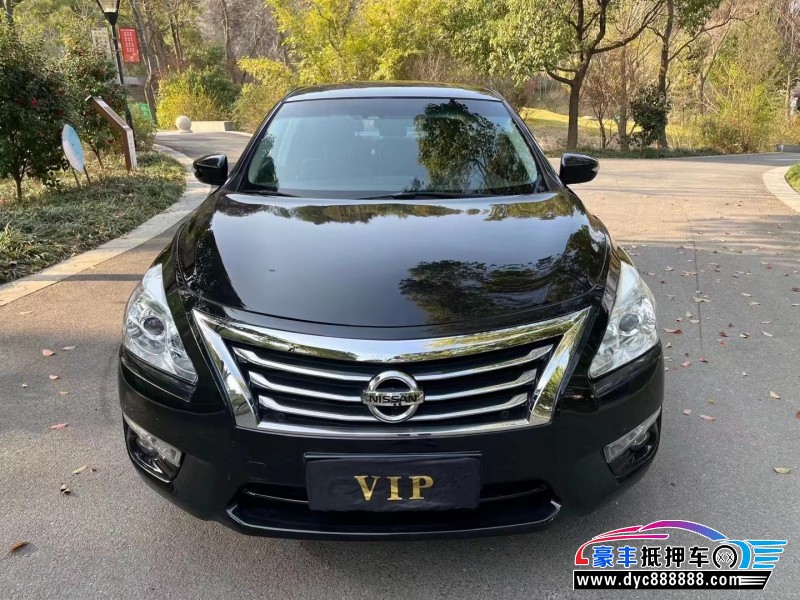 16年日产天籁轿车抵押车出售