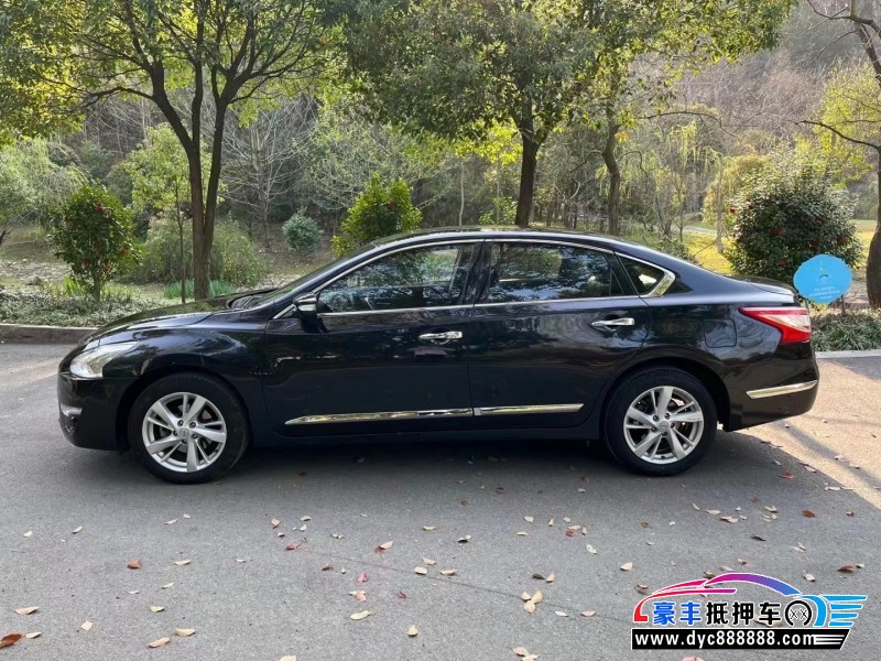 16年日产天籁轿车抵押车出售