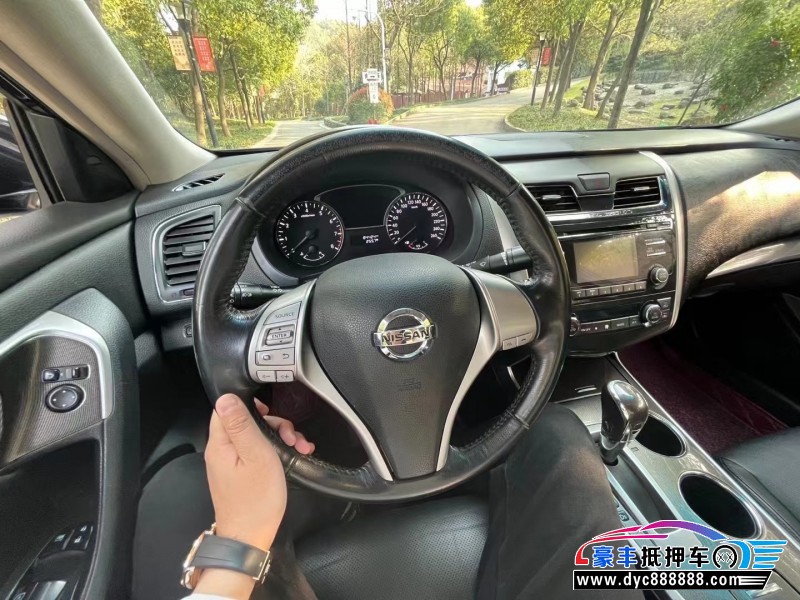 16年日产天籁轿车抵押车出售