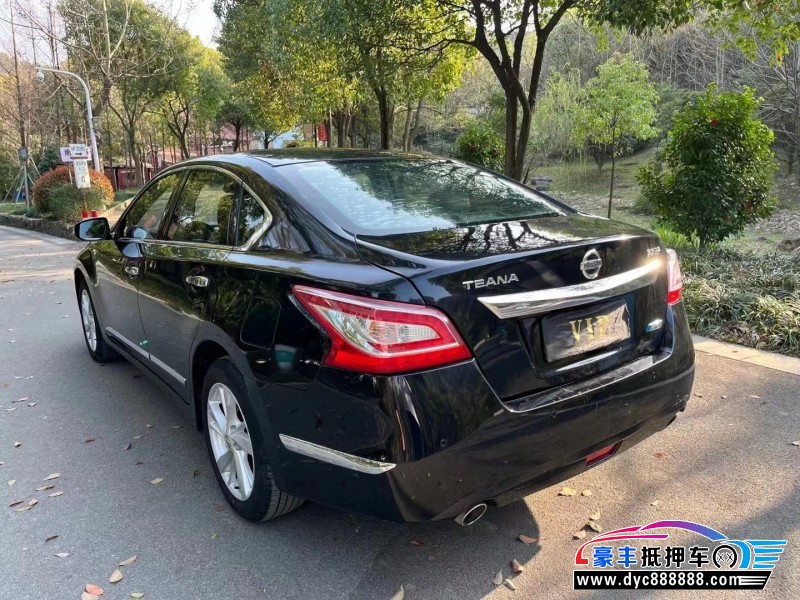 16年日产天籁轿车抵押车出售