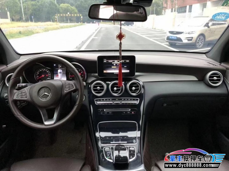 19年奔驰GLC轿车抵押车出售