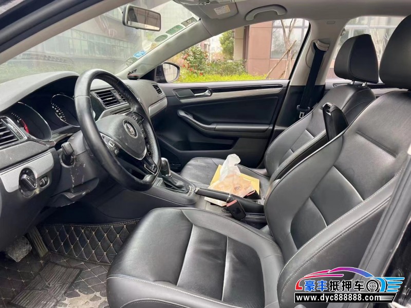 17年大众速腾轿车抵押车出售