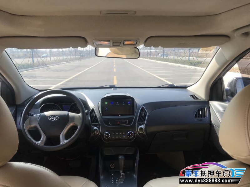 13年现代ix35轿车抵押车出售