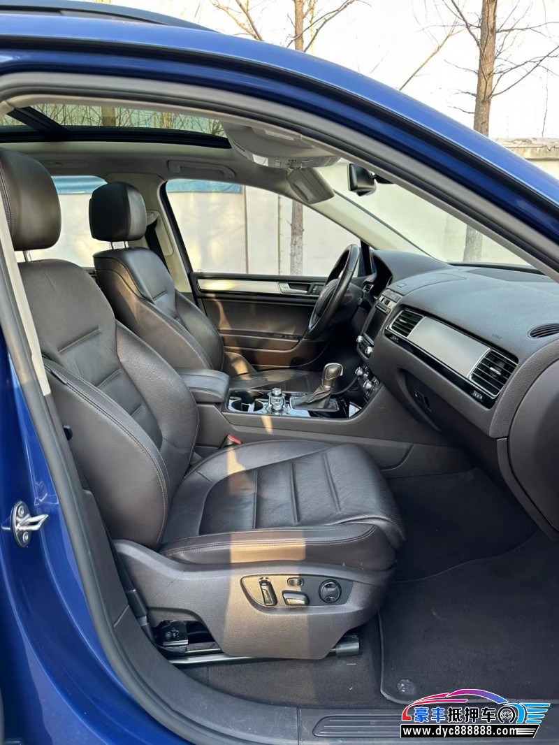 16年大众途锐轿车抵押车出售