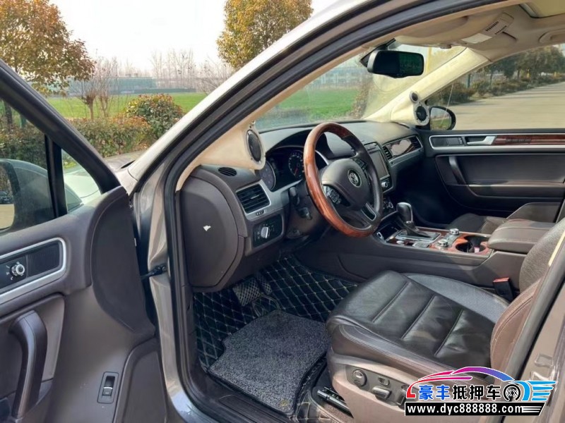 14年大众途锐轿车抵押车出售