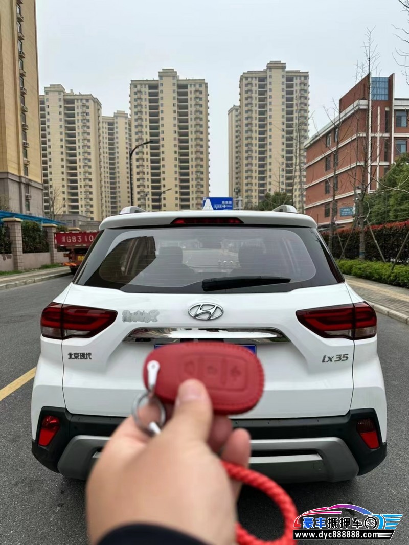 19年现代ix35轿车抵押车出售