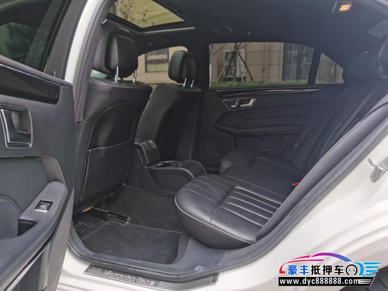 15年奔驰E级轿车抵押车出售