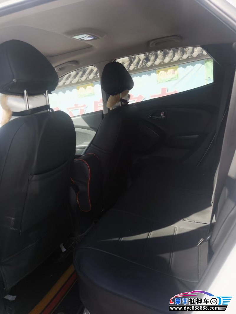 17年现代ix35轿车抵押车出售