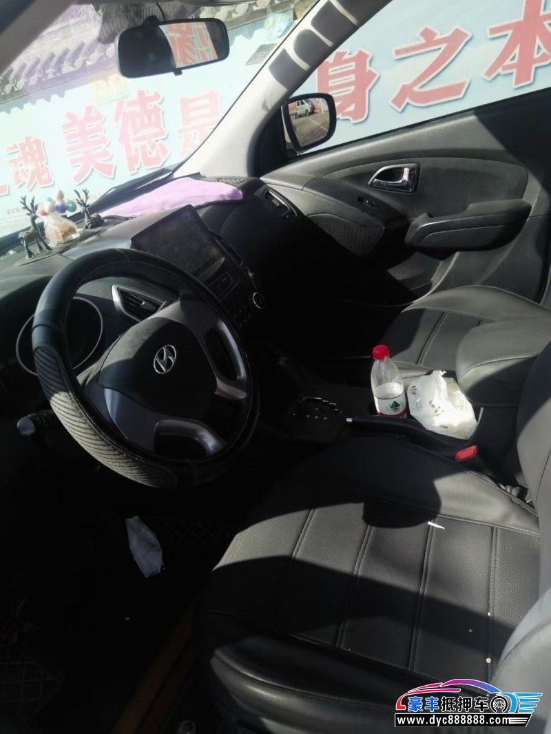 17年现代ix35轿车抵押车出售