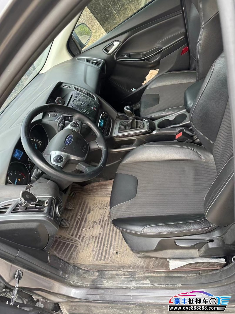 15年福特福克斯轿车抵押车出售