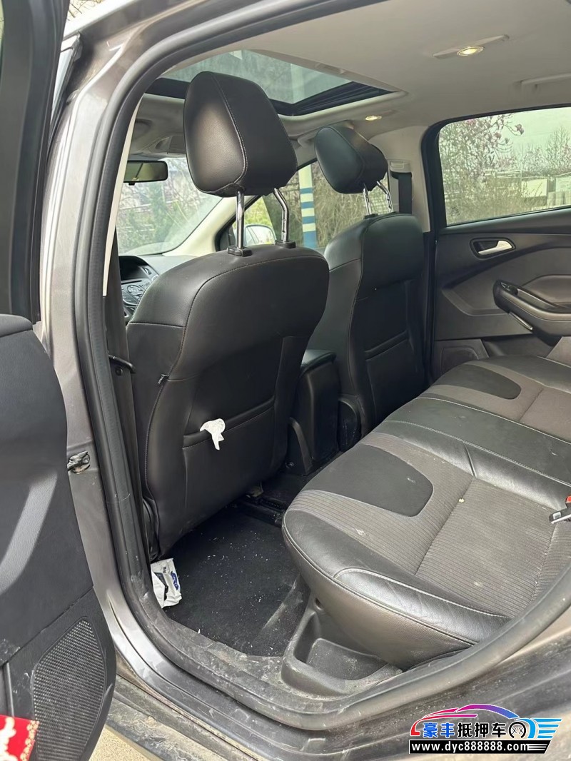 15年福特福克斯轿车抵押车出售