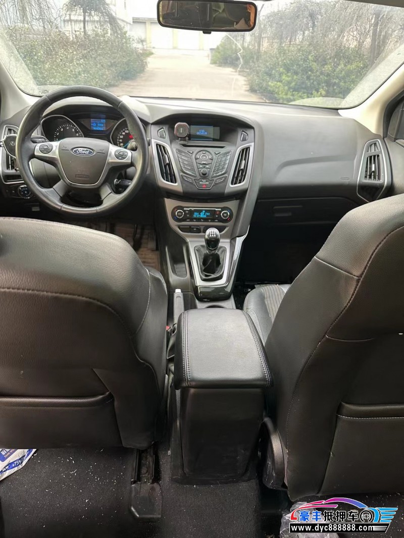 15年福特福克斯轿车抵押车出售