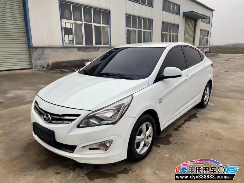 15年现代瑞纳轿车抵押车出售