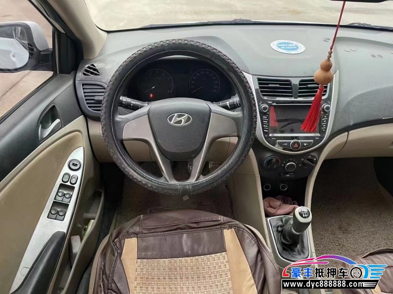 15年现代瑞纳轿车抵押车出售