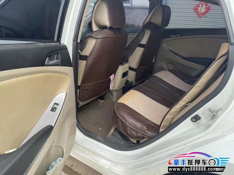 15年现代瑞纳轿车抵押车出售