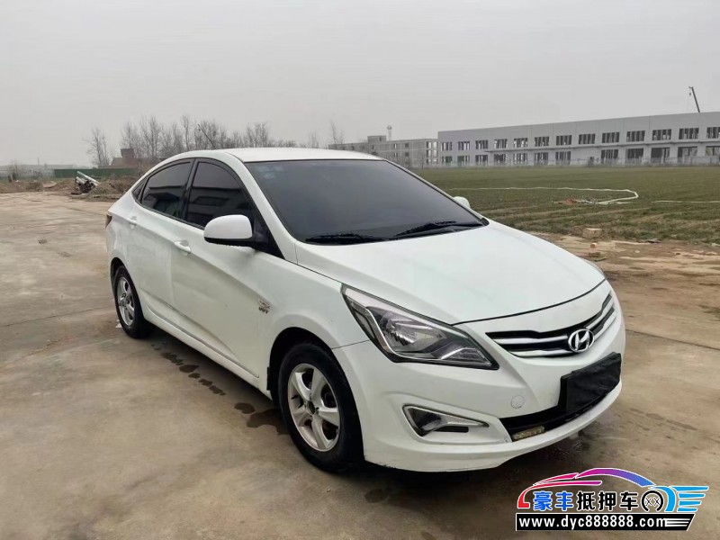 15年现代瑞纳轿车抵押车出售